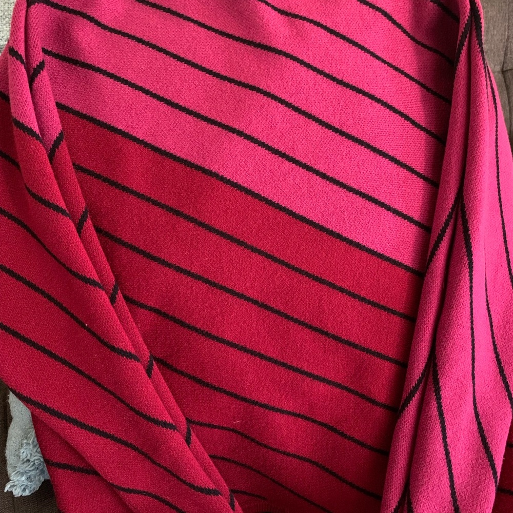 Sweater Tahari M ( but runs small)